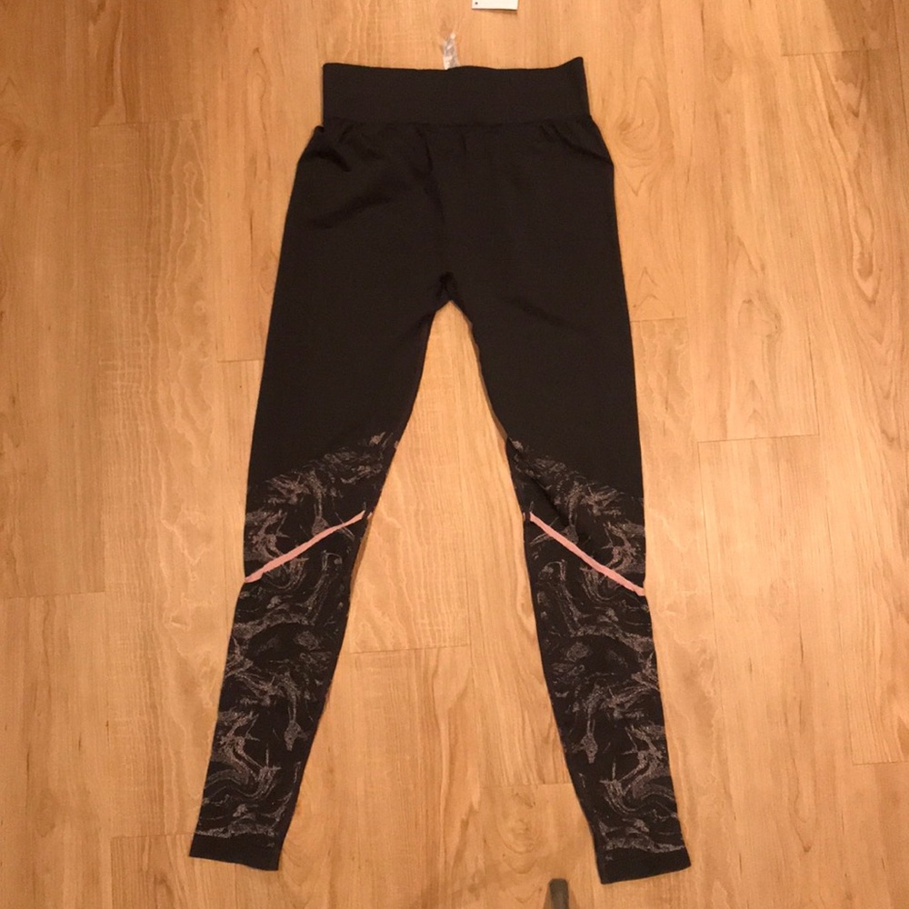 Brand new, cute Fabletics seamless leggings!